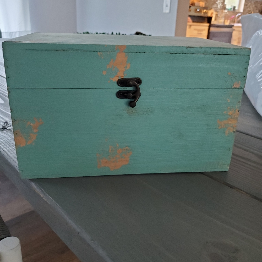 Vintage tourquise wooden box